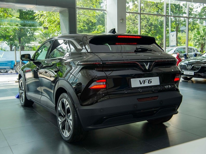Gi&aacute; xăng dầu h&ocirc;m nay 5/5: Dầu diesel &lsquo;rẻ kịch s&agrave;n&rsquo;, xăng RON 95 &lsquo;b&aacute;n như biếu&rsquo;, gi&aacute; lăn b&aacute;nh  VinFast VF 6 cực &lsquo;mềm&rsquo; ảnh 4