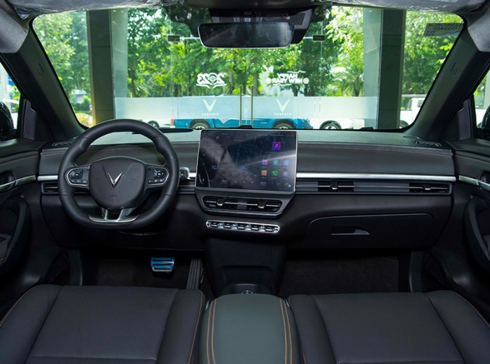 Gi&aacute; xăng dầu h&ocirc;m nay 5/5: Dầu diesel &lsquo;rẻ kịch s&agrave;n&rsquo;, xăng RON 95 &lsquo;b&aacute;n như biếu&rsquo;, gi&aacute; lăn b&aacute;nh  VinFast VF 6 cực &lsquo;mềm&rsquo; ảnh 6