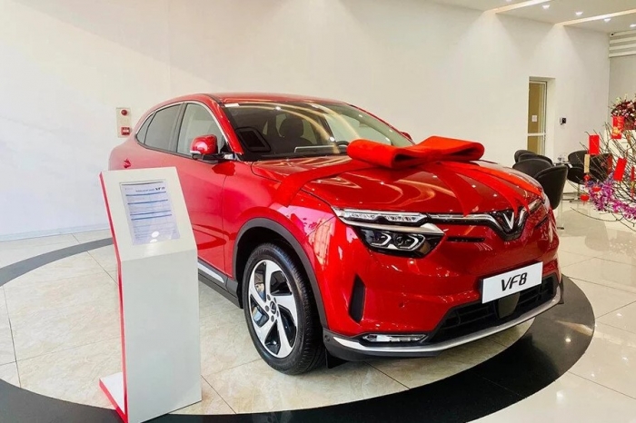 Gi&aacute; xăng dầu h&ocirc;m nay ng&agrave;y 7/5: Dầu diesel &lsquo;rẻ như nước&rsquo;, xăng RON 95 &lsquo;b&aacute;n như biếu&rsquo;, gi&aacute; lăn b&aacute;nh VinFast VF 8 cực hời ảnh 3