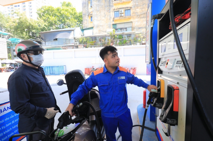 Gi&aacute; xăng dầu trưa nay 4/5: Dầu diesel rẻ, xăng RON 92 v&agrave; RON 95 thấp hơn &lsquo;đỉnh&rsquo; gần 10.000 đồng/l&iacute;t, gi&aacute; Honda City mềm ảnh 1