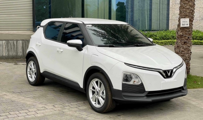 Bảng gi&aacute; xăng dầu trưa nay ng&agrave;y 11/5: Dầu diesel giảm &lsquo;cắm đầu&rsquo;, xăng RON 95 &lsquo;rẻ như nước&rsquo;, gi&aacute; lăn b&aacute;nh VinFast VF 5 ảnh 2