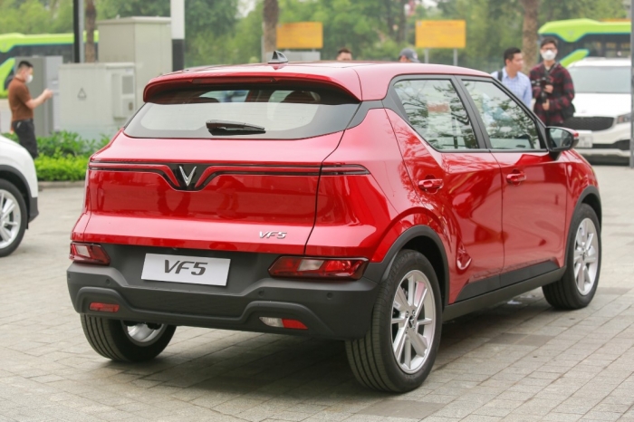 Bảng gi&aacute; xăng dầu trưa nay ng&agrave;y 11/5: Dầu diesel giảm &lsquo;cắm đầu&rsquo;, xăng RON 95 &lsquo;rẻ như nước&rsquo;, gi&aacute; lăn b&aacute;nh VinFast VF 5 ảnh 4