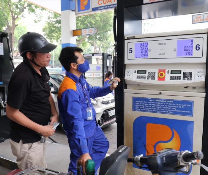 Gi&aacute; xăng dầu trưa nay ng&agrave;y 12/5: Dầu diesel, xăng RON 92 v&agrave; RON 95 &lsquo;đua&rsquo; nhau giảm s&acirc;u, gi&aacute; lăn b&aacute;nh Hyundai Tucson rẻ ảnh 1