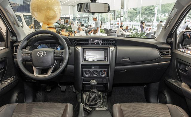 Gi&aacute; xăng dầu h&ocirc;m nay 12/5: Dầu diesel &lsquo;giảm kịch s&agrave;n&rsquo;, xăng RON 92 v&agrave; RON 95 'rẻ cắt lỗ&rsquo;, gi&aacute; lăn b&aacute;nh Toyota Fortuner ảnh 6