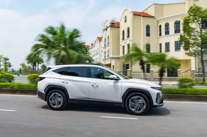 Gi&aacute; xăng dầu trưa nay ng&agrave;y 12/5: Dầu diesel, xăng RON 92 v&agrave; RON 95 &lsquo;đua&rsquo; nhau giảm s&acirc;u, gi&aacute; lăn b&aacute;nh Hyundai Tucson rẻ ảnh 3