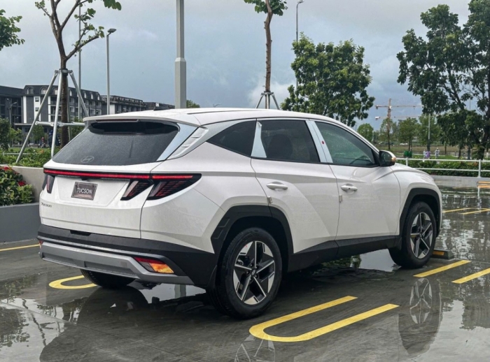 Gi&aacute; xăng dầu trưa nay ng&agrave;y 12/5: Dầu diesel, xăng RON 92 v&agrave; RON 95 &lsquo;đua&rsquo; nhau giảm s&acirc;u, gi&aacute; lăn b&aacute;nh Hyundai Tucson rẻ ảnh 4