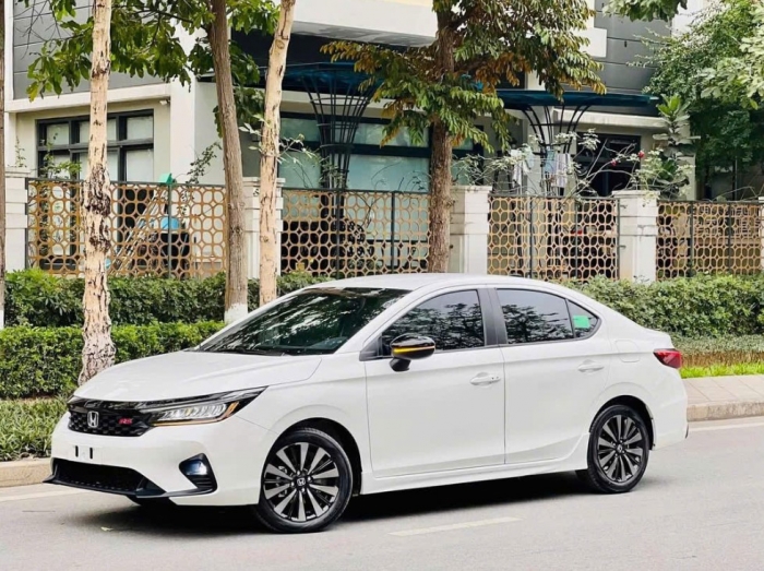 Gi&aacute; xăng dầu chiều 19/5: Xăng RON 95 &lsquo;b&aacute;n như biếu&rsquo;, dầu diesel &lsquo;trượt d&agrave;i&rsquo; gần 18.000 đồng/l&iacute;t, gi&aacute; lăn b&aacute;nh Honda City ảnh 2
