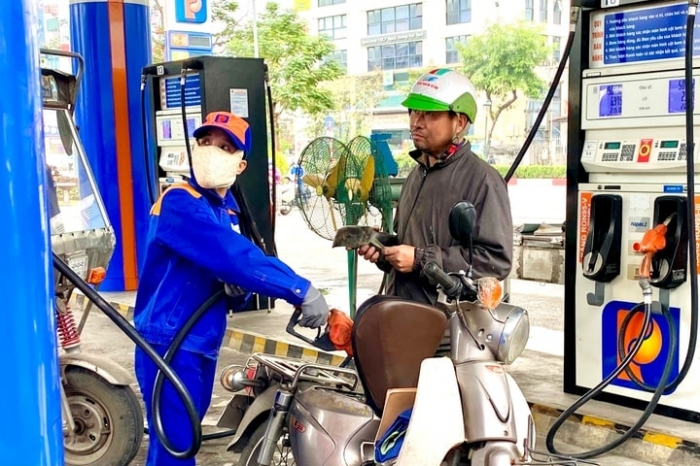 Gi&aacute; xăng dầu chiều nay 21/5: Dầu diesel, xăng RON 92 v&agrave; RON 95 đồng loạt tăng mạnh, gi&aacute; đầy b&igrave;nh c&aacute;c mẫu xe số phổ biến ảnh 1