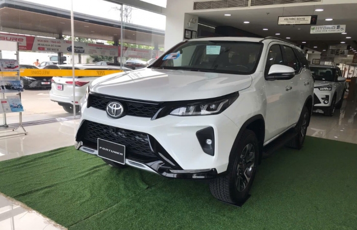 Gi&aacute; xăng dầu h&ocirc;m nay 22/5: Xăng RON 95 rẻ hơn đỉnh 8.300 đồng, gi&aacute; lăn b&aacute;nh Toyota Fortuner giảm 'sập s&agrave;n' ảnh 2