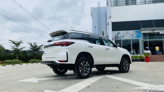 Gi&aacute; xăng dầu h&ocirc;m nay 22/5: Xăng RON 95 rẻ hơn đỉnh 8.300 đồng, gi&aacute; lăn b&aacute;nh Toyota Fortuner giảm 'sập s&agrave;n' ảnh 5