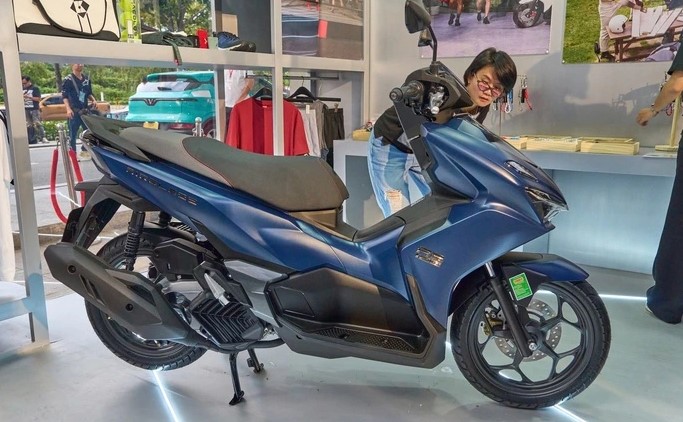 Gi&aacute; xăng dầu h&ocirc;m nay 24/5: Xăng RON 92 v&agrave; RON 95 &lsquo;tụt dốc&rsquo; hơn 5.000 &ndash; 8.000 đồng/l&iacute;t, gi&aacute; đầy b&igrave;nh c&aacute;c mẫu xe ga 125cc ảnh 2