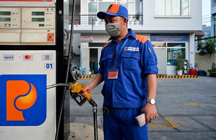 Gi&aacute; xăng dầu trưa nay ng&agrave;y 18/5: Dầu Diesel lại giảm s&acirc;u, xăng RON 95 &lsquo;rớt&rsquo; gần 9.800 đồng/l&iacute;t, gi&aacute; lăn b&aacute;nh Toyota Vios ảnh 1
