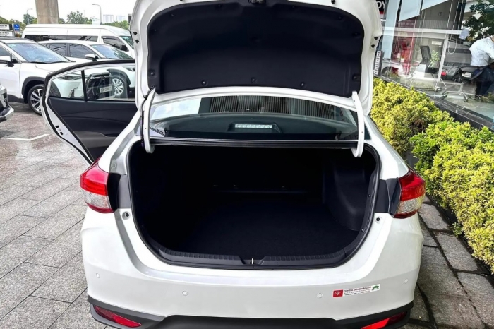 Gi&aacute; xăng dầu trưa nay ng&agrave;y 18/5: Dầu Diesel lại giảm s&acirc;u, xăng RON 95 &lsquo;rớt&rsquo; gần 9.800 đồng/l&iacute;t, gi&aacute; lăn b&aacute;nh Toyota Vios ảnh 4