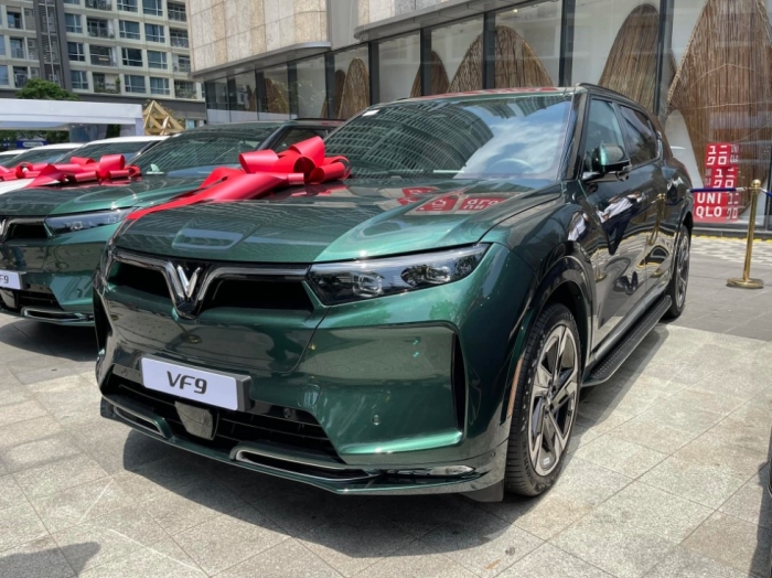 Gi&aacute; xăng dầu chiều 27/5: RON 92 v&agrave; RON 95 &lsquo;b&aacute;n như biếu&rsquo;, dầu diesel sụt hơn 16.000 đồng/l&iacute;t, gi&aacute; lăn b&aacute;nh VinFast VF 9 ảnh 3