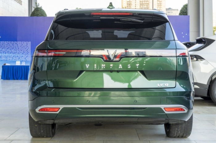 Gi&aacute; xăng dầu chiều 27/5: RON 92 v&agrave; RON 95 &lsquo;b&aacute;n như biếu&rsquo;, dầu diesel sụt hơn 16.000 đồng/l&iacute;t, gi&aacute; lăn b&aacute;nh VinFast VF 9 ảnh 5