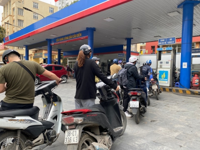 Gi&aacute; xăng dầu chiều nay 28/5: Dầu diesel, xăng RON 92 v&agrave; RON 95 &lsquo;đua nhau&rsquo; giảm mạnh, gi&aacute; lăn b&aacute;nh Mitsubishi Xforce rẻ ảnh 1