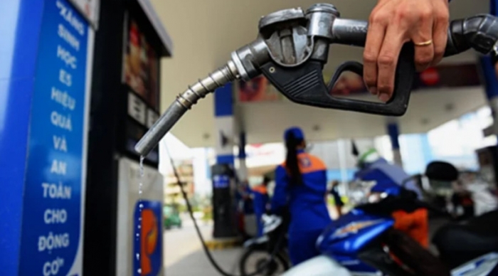 Gi&aacute; xăng dầu h&ocirc;m nay 30/5: Dầu diesel &lsquo;cắm đầu&rsquo; 17.000 đồng, RON 95 &lsquo;rụng&rsquo; gần 10.000 đồng/l&iacute;t, gi&aacute; đầy b&igrave;nh xe ga 125cc ảnh 1