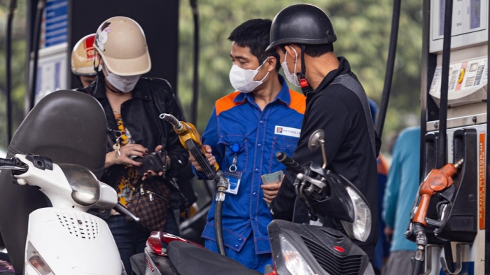 Gi&aacute; xăng dầu trưa nay 28/5: Dầu diesel, xăng RON 92 v&agrave; RON 95 đều c&aacute;ch &lsquo;đ&aacute;y&rsquo; rất gần, gi&aacute; lăn b&aacute;nh Toyota Vios đang rẻ ảnh 1