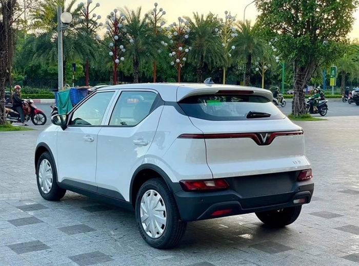 Bảng gi&aacute; xăng dầu trưa nay 1/6: E10 giảm hơn 7.000 đồng/l&iacute;t, dầu diesel &lsquo;g&atilde;y&rsquo; hơn 17.000 đồng, gi&aacute; lăn b&aacute;nh VinFast VF 5 ảnh 5