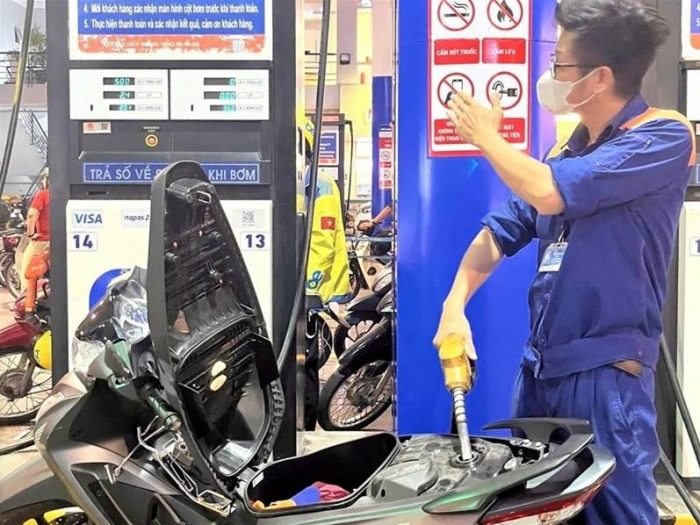 Gi&aacute; xăng dầu h&ocirc;m nay 5/6: E10 v&agrave; RON 92 chạm &lsquo;đ&aacute;y&rsquo; mới, dầu diesel 'rơi' mất 17.914 đồng/l&iacute;t, gi&aacute; đầy b&igrave;nh c&aacute;c mẫu xe số ảnh 1