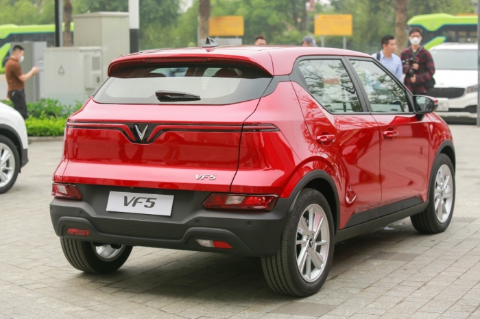 Bảng gi&aacute; xăng dầu chiều nay 12/6: RON 92 v&agrave; E10 RON 95 giảm 8.700 - 9.300 đồng/l&iacute;t, gi&aacute; lăn b&aacute;nh VinFast VF 5 chạm 'đ&aacute;y' ảnh 5