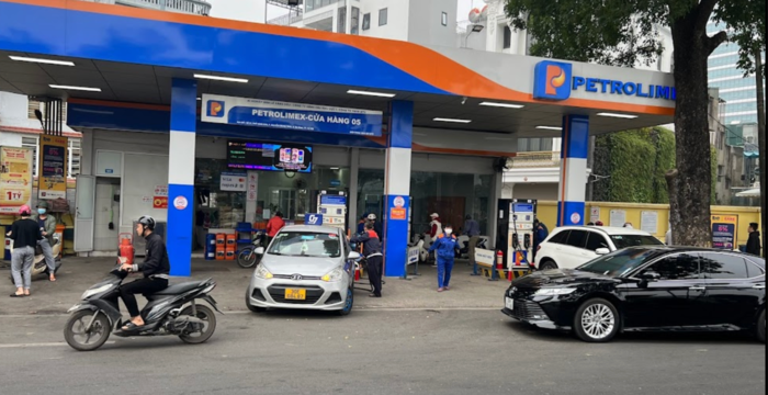 Gi&aacute; xăng dầu chiều nay 4/6: E10 tụt cực s&acirc;u, RON 92 sắp chạm mốc 20.0000 đống/l&iacute;t, gi&aacute; lăn b&aacute;nh VinFast VF 6 si&ecirc;u rẻ ảnh 1