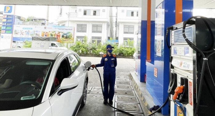 Gi&aacute; xăng dầu h&ocirc;m nay 10/6: E10 RON 95 v&agrave; E5 RON 92 giảm chỉ c&ograve;n hơn 21.000 đồng/l&iacute;t, gi&aacute; lăn b&aacute;nh VinFast VF 9 ra sao? ảnh 1