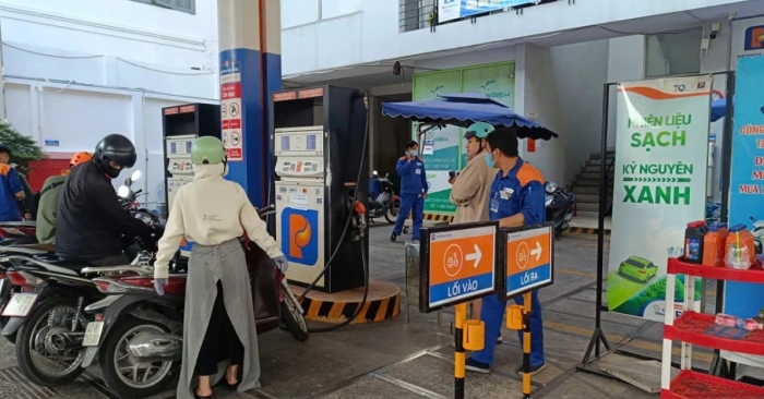 Gi&aacute; xăng dầu h&ocirc;m nay 11/6: E10 v&agrave; RON 92 đua nhau giảm mạnh, dầu diesel chạm mức &lsquo;đ&aacute;y&rsquo; mới, gi&aacute; đầy b&igrave;nh c&aacute;c mẫu xe số ảnh 1