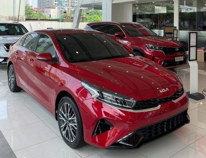 Gi&aacute; xăng dầu chiều 18/6: RON 92 v&agrave; E10 đ&atilde; về mốc 20.000 đồng/l&iacute;t, dầu diesel giảm hơn 21.000 đồng, Kia K3 lăn b&aacute;nh rẻ ảnh 3