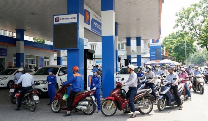 Gi&aacute; xăng dầu chiều nay 16/6: E10 &lsquo;cắm đầu&rsquo; 9.300 đồng, RON 92 &lsquo;rơi&rsquo; mất 8.700 đồng/l&iacute;t, gi&aacute; lăn b&aacute;nh Toyota Fortuner rẻ ảnh 1