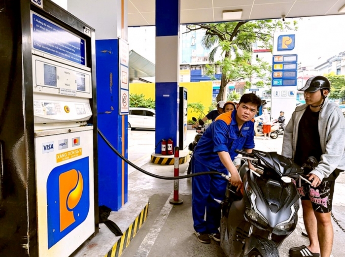 Gi&aacute; xăng dầu h&ocirc;m nay 18/6: RON 92 &aacute;p s&aacute;t mốc 20.000 đồng/l&iacute;t, E10 giảm gần 10.000 đồng, gi&aacute; lăn b&aacute;nh VinFast VF 3 cực rẻ ảnh 1
