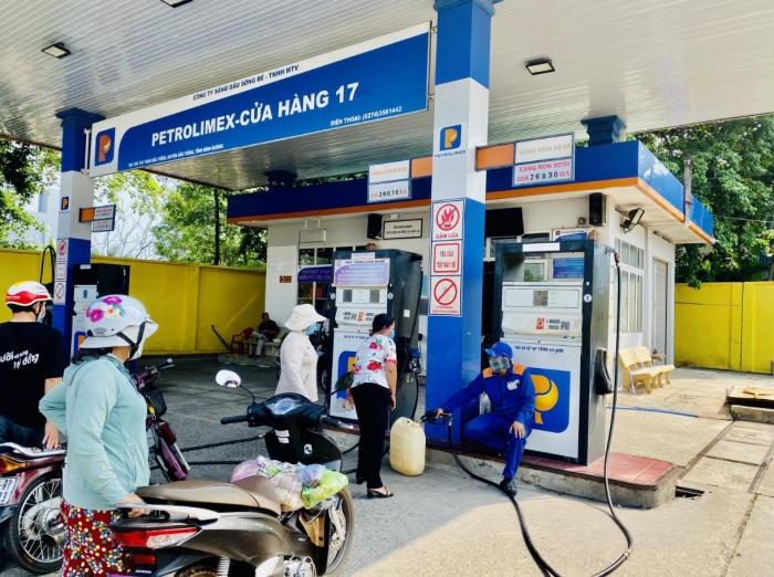 Gi&aacute; xăng dầu h&ocirc;m nay 22/6: E10 giảm s&acirc;u hơn 10.000 đồng/l&iacute;t, RON 92 &lsquo;b&aacute;n như cho&rsquo;, bảng gi&aacute; đầy b&igrave;nh c&aacute;c mẫu xe ga 110cc ảnh 1