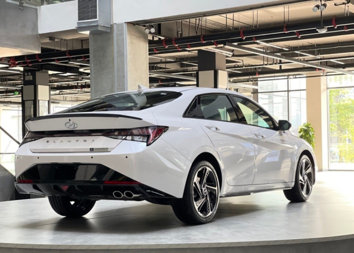 Gi&aacute; xăng dầu h&ocirc;m nay trưa 17/6: RON 92 v&agrave; E10 giảm hơn 8.700 &ndash; 9.300 đồng/l&iacute;t, Hyundai Elantra lăn b&aacute;nh cực rẻ ảnh 4