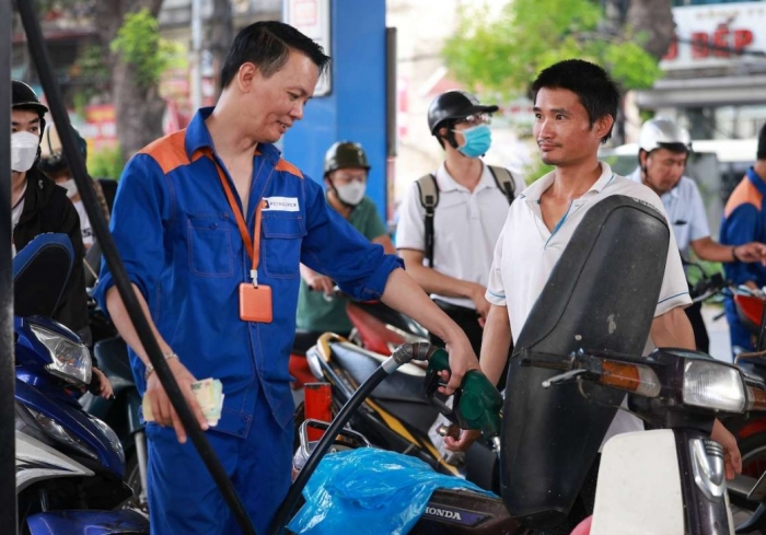 Gi&aacute; xăng dầu h&ocirc;m nay 26/6: RON 92 v&agrave; E10 giảm hơn 10.700 &ndash; 11.500 đồng/l&iacute;t, bảng gi&aacute; đầy b&igrave;nh c&aacute;c mẫu xe số phổ biến ảnh 1