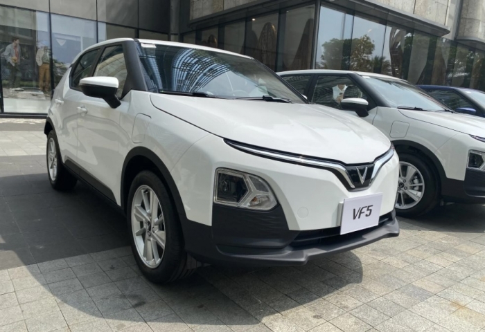 Gi&aacute; xăng dầu trưa nay 22/6: E10 v&agrave; RON 92 giảm 10.000 đồng, dầu diesel về gần 20.000 đồng/l&iacute;t, VinFast VF 5 lăn b&aacute;nh rẻ ảnh 2