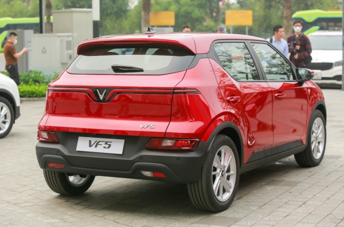 Gi&aacute; xăng dầu h&ocirc;m nay 2/7: E10 v&agrave; RON 92 vẫn &lsquo;rẻ như cho&rsquo;, dầu diesel giảm gần 23.000 đồng/l&iacute;t, gi&aacute; lăn b&aacute;nh VinFast VF 5 ảnh 5
