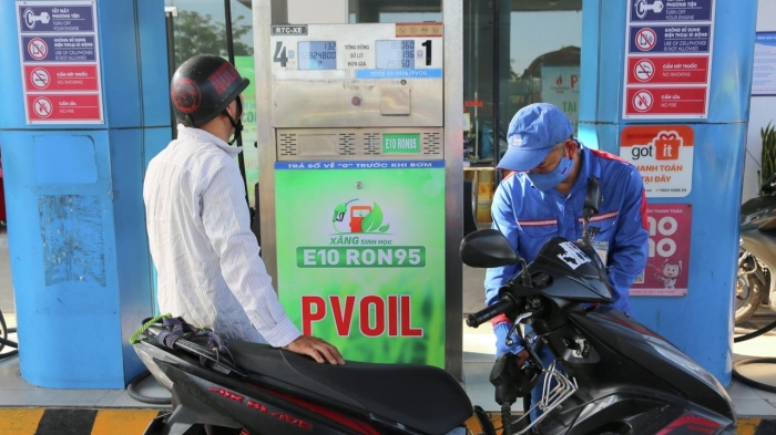 Gi&aacute; xăng dầu h&ocirc;m nay 5/7: RON 92 giảm hơn 10.000 đồng/l&iacute;t, E10 l&ugrave;i về mức &lsquo;rẻ cắt gốc&rsquo;, bảng gi&aacute; đầy b&igrave;nh xe ga 125cc ảnh 1