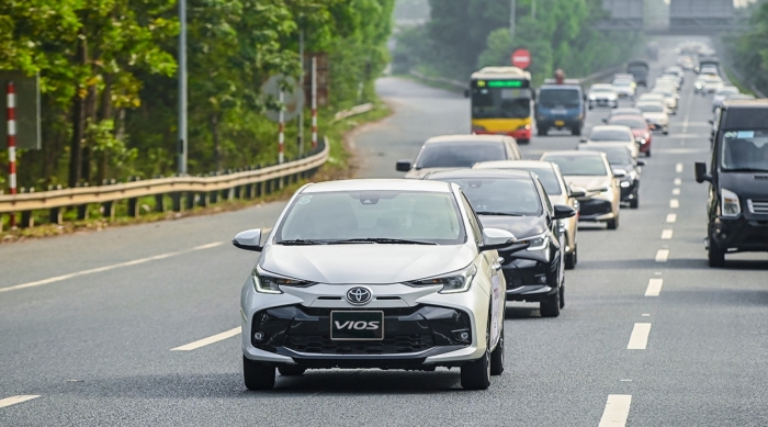 Gi&aacute; xăng dầu trưa 2/7: E10 v&agrave; RON 92 neo s&aacute;t &lsquo;đ&aacute;y&rsquo;, dầu diesel &lsquo;tụt&rsquo; s&acirc;u 22.900 đồng/l&iacute;t, gi&aacute; lăn b&aacute;nh Toyota Vios 'mềm' ảnh 3