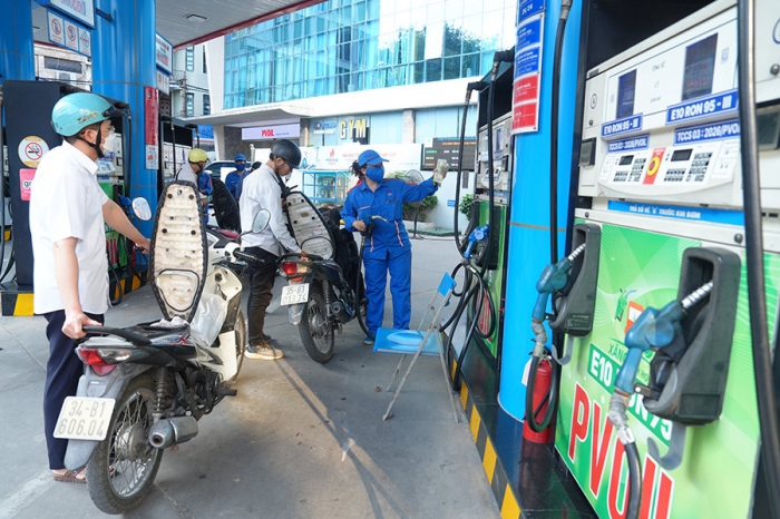 Gi&aacute; xăng dầu h&ocirc;m nay 8/7: Dầu diesel xuống &lsquo;đ&aacute;y&rsquo; mới, RON 92 v&agrave; E10 đều &lsquo;rẻ như b&egrave;o&rsquo;, bảng gi&aacute; đầy b&igrave;nh &ocirc; t&ocirc; Mazda ảnh 1