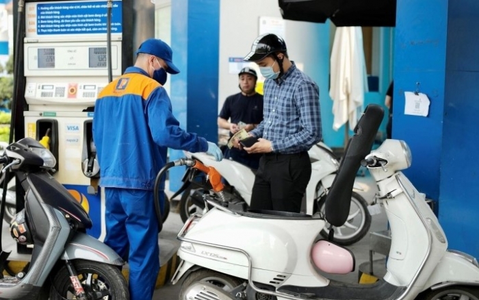 Gi&aacute; xăng dầu h&ocirc;m nay 9/7: RON 92 v&agrave;o đ&agrave; &lsquo;ph&aacute; đ&aacute;y&rsquo;, E10 &lsquo;bốc hơi&rsquo; 11.005 đồng/l&iacute;t, bảng gi&aacute; đầy b&igrave;nh xe ga 150-160cc ảnh 1