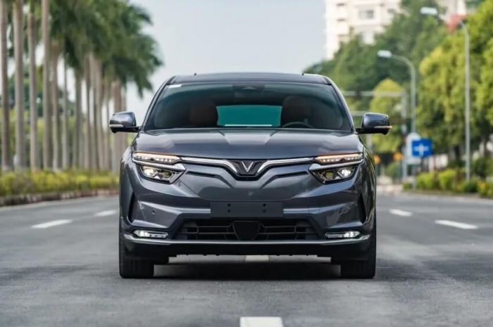 Gi&aacute; xăng dầu trưa 8/7: RON 92 v&agrave; E10 giảm &lsquo;mất phanh&rsquo;, dầu diesel tụt 23.600 đồng/l&iacute;t, bảng gi&aacute; lăn b&aacute;nh VinFast VF 8 ảnh 2