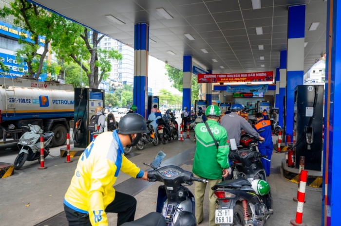 Gi&aacute; xăng dầu chiều 23/7: E10, RON 92 v&agrave; dầu diesel đều tăng, c&oacute; loại tăng hơn 2.000 đồng, bảng gi&aacute; đầy b&igrave;nh xe ga 110cc ảnh 1