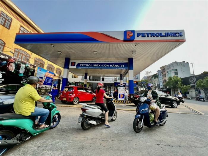 Gi&aacute; xăng dầu chiều nay 25/7: Xăng RON 92 v&agrave; E10 đều giảm hơn 9.000 đồng/l&iacute;t, bảng gi&aacute; đầy b&igrave;nh c&aacute;c mẫu xe ga 150-160cc ảnh 1