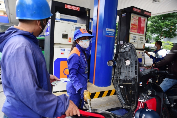 Gi&aacute; xăng dầu h&ocirc;m nay 20/7: Dầu diesel giảm 21.451 đồng/l&iacute;t, E10 v&agrave; RON 92 rất gần &lsquo;đ&aacute;y&rsquo;, bảng gi&aacute; đầy b&igrave;nh xe ga 110cc ảnh 1