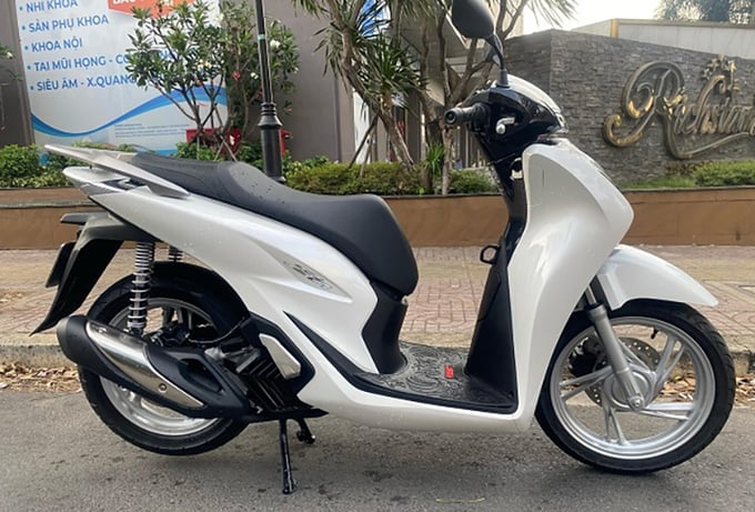 Gi&aacute; xăng dầu h&ocirc;m nay 23/7: Dầu diesel tăng mạnh, E10 v&agrave; RON 92 &lsquo;bốc hơi&rsquo; gần 10.000 đồng/l&iacute;t, gi&aacute; đầy b&igrave;nh xe ga 125cc ảnh 3