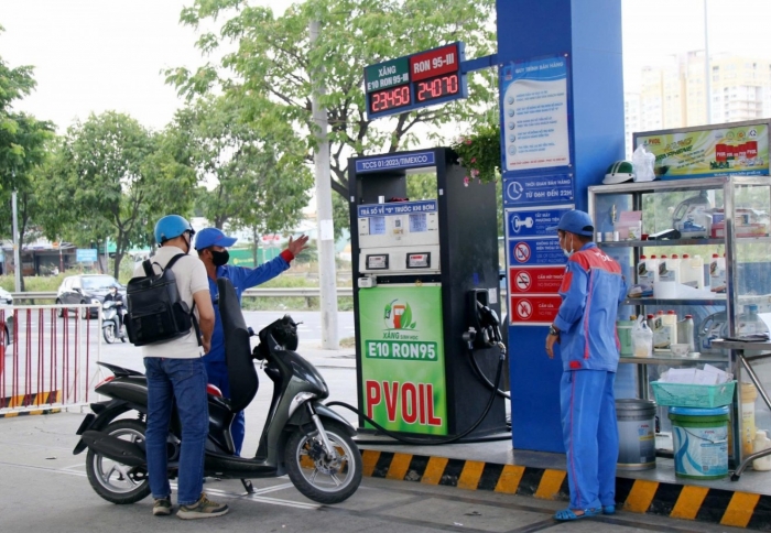 Gi&aacute; xăng dầu h&ocirc;m nay 26/7: E10 v&agrave; RON 92 &lsquo;rơi&rsquo; mất hơn 9.000 đồng/l&iacute;t, dầu diesel gần đ&aacute;y, gi&aacute; đầy b&igrave;nh c&aacute;c mẫu xe số ảnh 1
