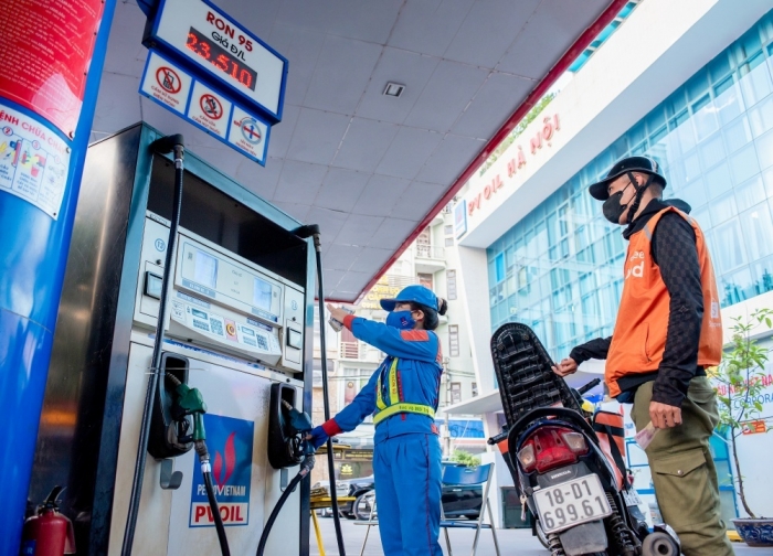 Gi&aacute; xăng dầu trưa nay 20/7: E10 v&agrave; RON 92 c&ugrave;ng về mức s&aacute;t &lsquo;đ&aacute;y&rsquo;, dầu diesel &lsquo;rẻ như rau&rsquo;, bảng gi&aacute; đầy b&igrave;nh &ocirc; t&ocirc; Mazda ảnh 1