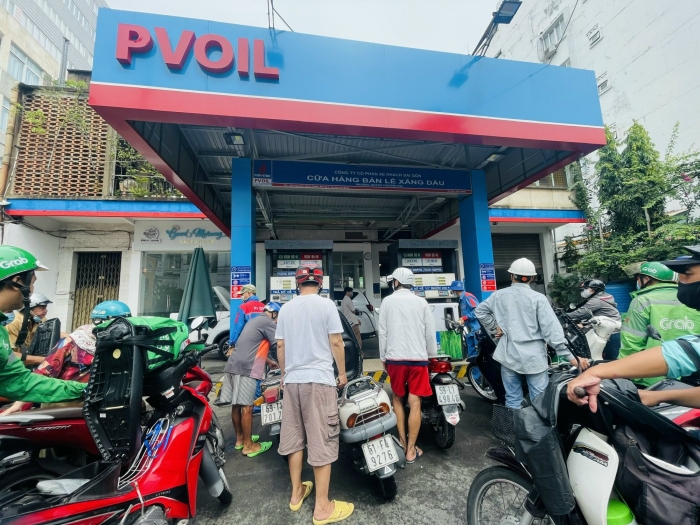 Gi&aacute; xăng dầu trưa nay 24/7: RON 92 v&agrave; E10 &lsquo;rơi&rsquo; mất 9.200 - 9.900 đồng/l&iacute;t, dầu diesel vẫn rẻ, gi&aacute; lăn b&aacute;nh Honda City ảnh 1