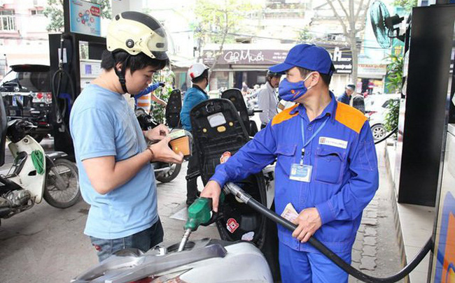 Gi&aacute; xăng dầu chiều nay 31/7: Xăng E10 giảm gần 9.000 đồng/l&iacute;t, RON 92 sắp xuống đ&aacute;y mới rất rẻ, bảng gi&aacute; đầy b&igrave;nh xe số ảnh 1