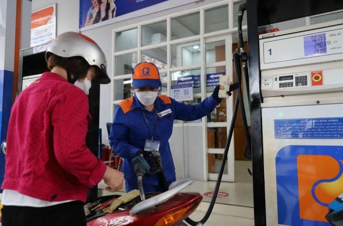 Gi&aacute; xăng dầu trưa nay 28/7: Xăng E10 giảm gần 10.000 đồng/l&iacute;t, RON 92 sắp về đ&aacute;y cực rẻ, bảng gi&aacute; đầy b&igrave;nh xe ga 110cc ảnh 1